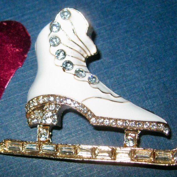 "VINTAGE VICTORIAN-LOOK FANCY ICE SKATE W/RHINESTONES & ENAMEL-GOLD TONE BEAUTY" - Picture 3 of 9
